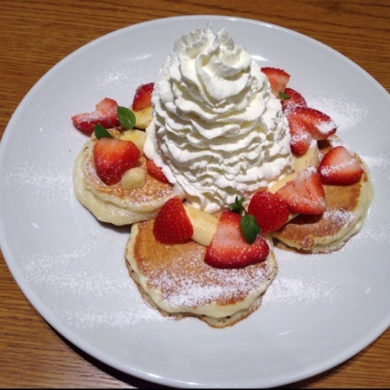 ストロベリー&バナナホイップパンケーキ(ラナイ カフェ イオンモール名古屋茶屋店)