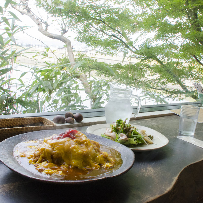 デミグラスソースの卵とろとろオムライス(やまぼうし )