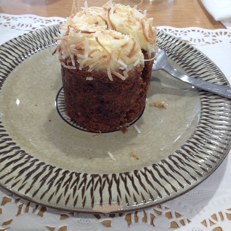 パインココナッツ入りキャロットケーキ！(ローズベーカリー 銀座)