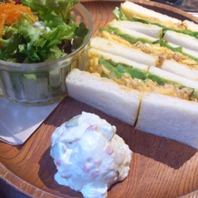 茶美豚と薩摩赤玉の玉子サンドウィッチ(伊右衛門サロン)