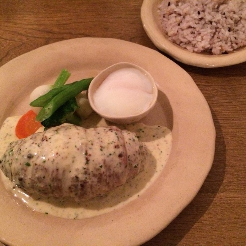 ハンバーグ粒マスタードクリームソース(小さな洋食屋さんフランシーズナチュール)