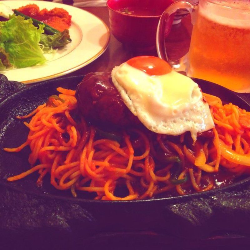 目玉焼きハンバーグナポリタン(グリルデミ)