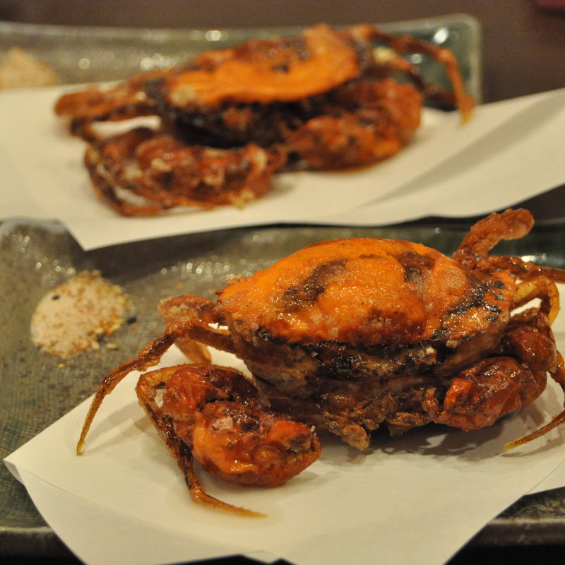 アオガニの唐揚げ(【日本酒×焼鳥×刺身なんでも旨い！】八右衛門)