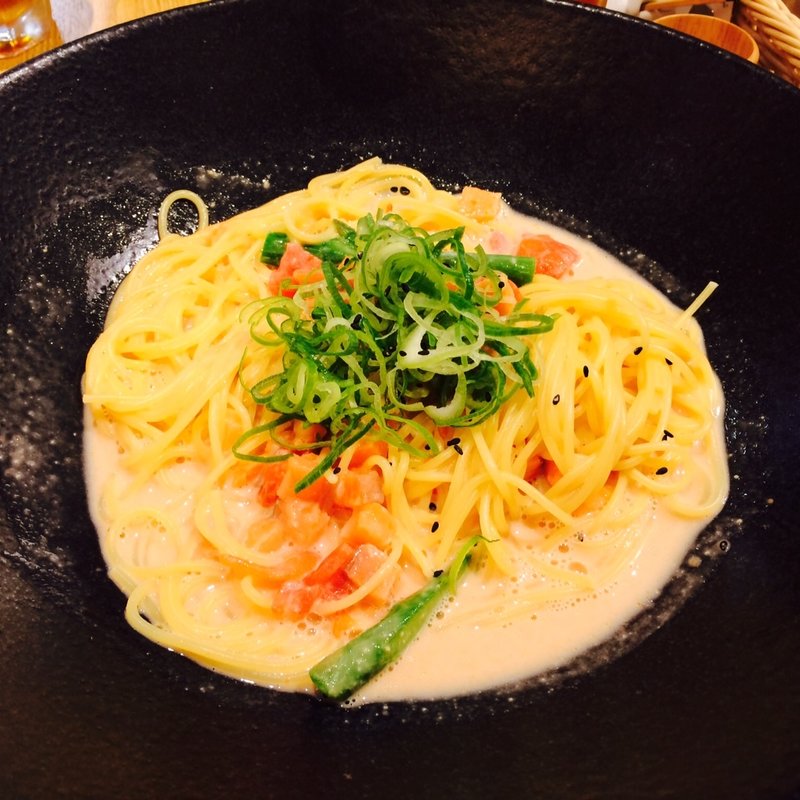 サーモンとアスパラの味噌トマトクリーム(こなな 京都ポルタ店 )