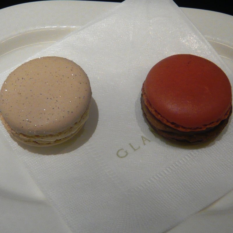 マカロン（ニューヨークチーズケーキ／フィグ〈季節限定〉）(ＧＬＡＭＯＵＲＤＩＳＥ（グラモウディーズ）)