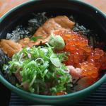 三色丼(地魚食事処　さかなや)