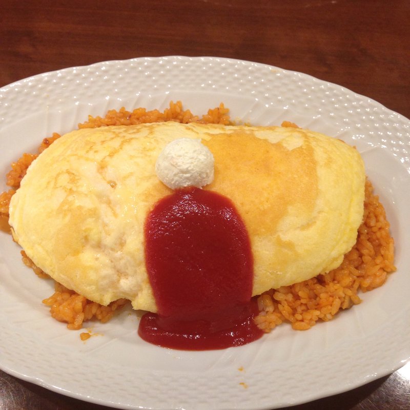 スフレ卵のオムライス(オムライスの店 私と卵)