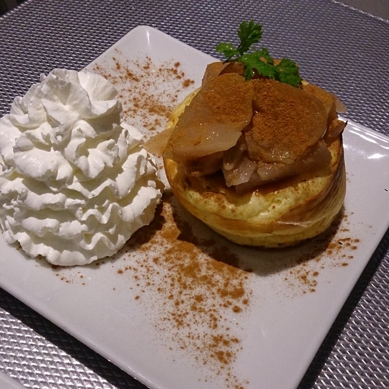 シナモンアップル　スフレケーキ(コラボカフェ Cafe ASAN パンケーキ御徒町)