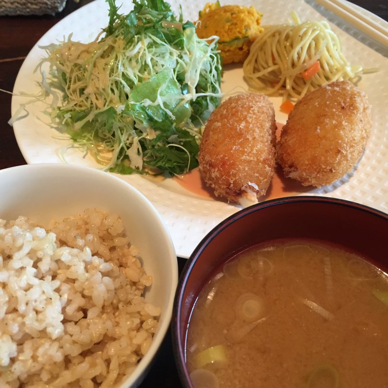 サーモンクリームコロッケランチ(ブリットボウル)
