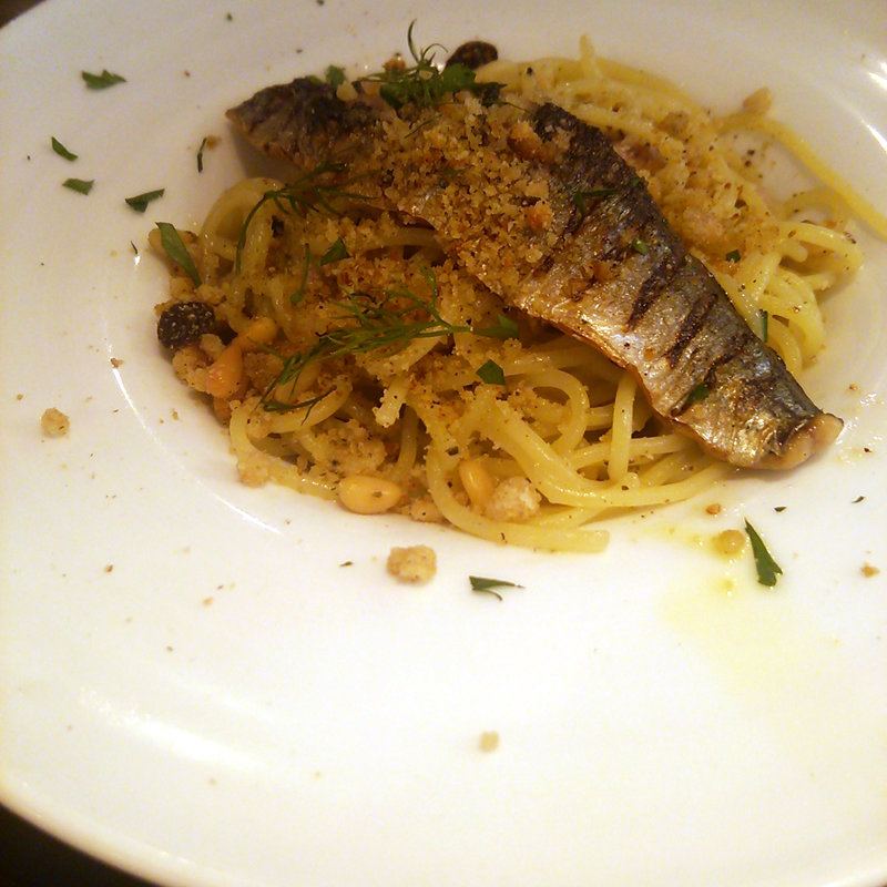 秋刀魚と香草パン粉のタップナードソース(ARIA （アリア）)