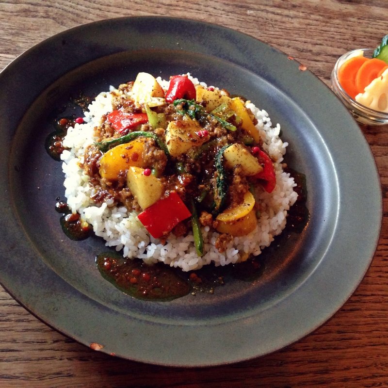 カブと彩り野菜の鶏そぼろカレー(OXYMORON komachi)