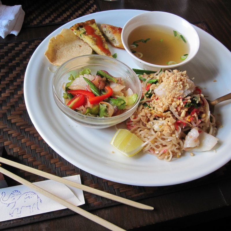 パッタイプレート(佛沙羅館 （ブッサラカン）)