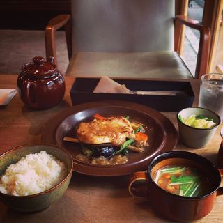 魚定食（日替わりランチ）(ヒキダシカフェ)