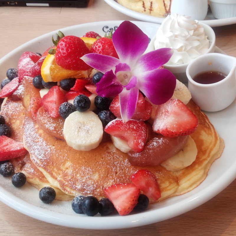 カイラ・オリジナル・パンケーキ（トッピング全部のせ）(カフェ・カイラ)