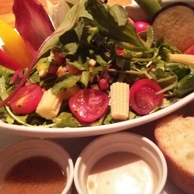 たっぷり野菜サラダランチ(肉グリル ヴィノグラーチェ )