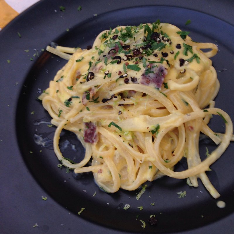 スパゲティ　塩レモンと大原地卵のカルボナーラ(イカリヤ食堂)
