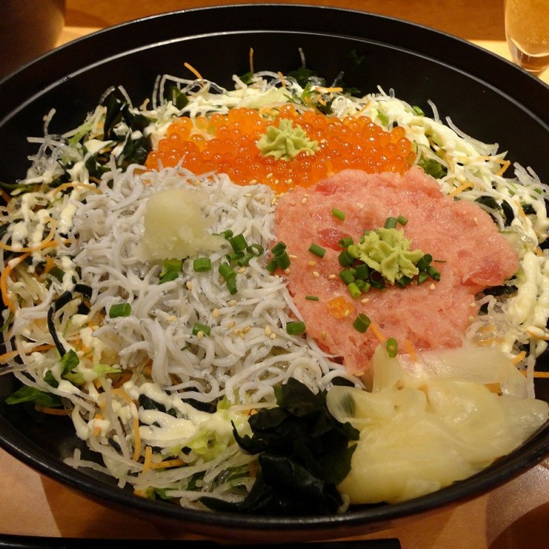 生しらす3色丼(とびっちょ 本店)