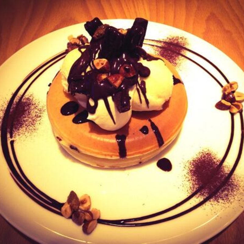 ビターチョコレートソースとキャラメリゼした4種類のナッツバニラアイス添え(Pancake Ristorante (パンケーキリストランテ))