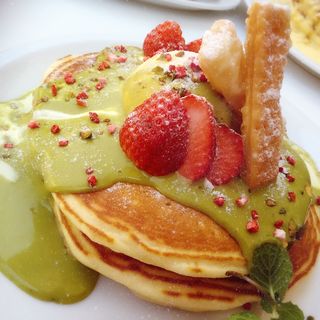 ピスタチオとバニラジェラードのパンケーキ(crisscross)