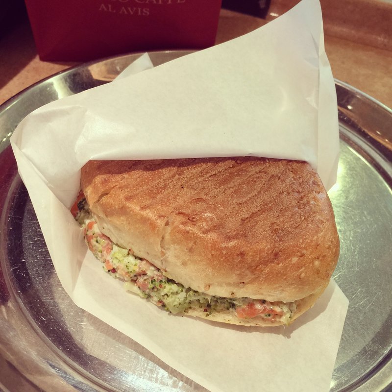 パニーニ「サルモーネ」(アンティコカフェ アルアビス アトレ恵比寿店)