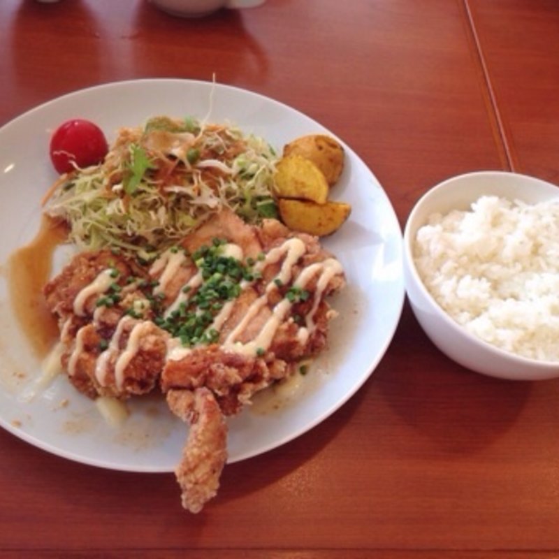 チキンのごま竜田揚げ　和風特製ソースとにんにくわさびマヨネーズ(いなもと)