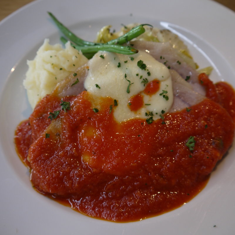 おすすめランチ　豚のロースト　トマトソース(MOULiN)