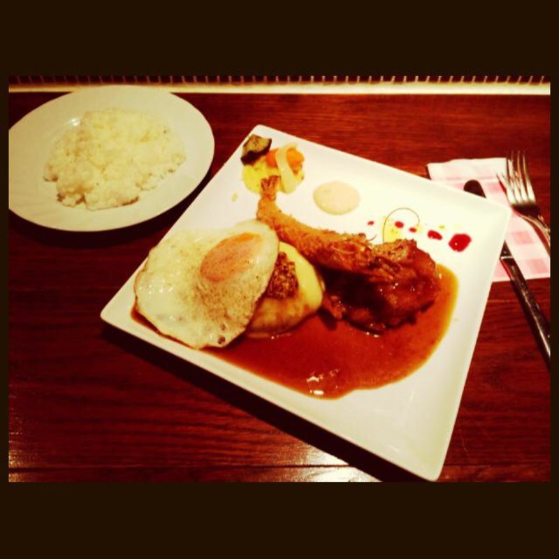 ハンバーグ（BBQマスタード）目玉焼きのせと海老フライ、カニクリームコロッケ(キッチン ハセガワ （Kitchen Hasegawa）)