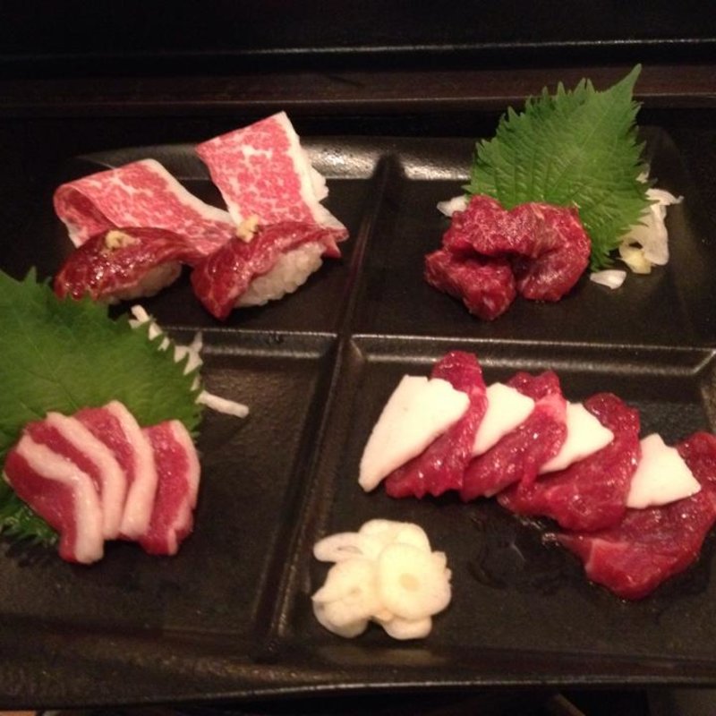 馬刺し盛り合わせ（2人前）(ロッキー馬力屋)