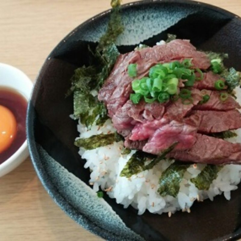 レアステーキ丼(甲子園 牛萬)