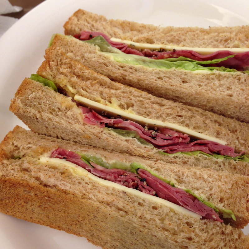 パストラミビーフのクリームチーズサンド(Café 小倉山)