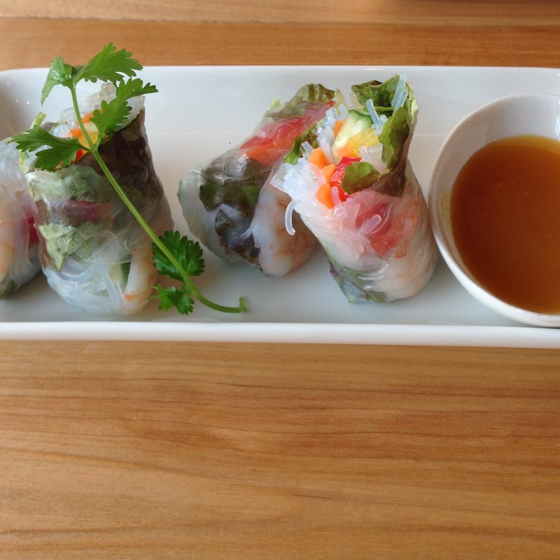 マンゴーチリソースで食べる生春巻き(Baan Tawan)