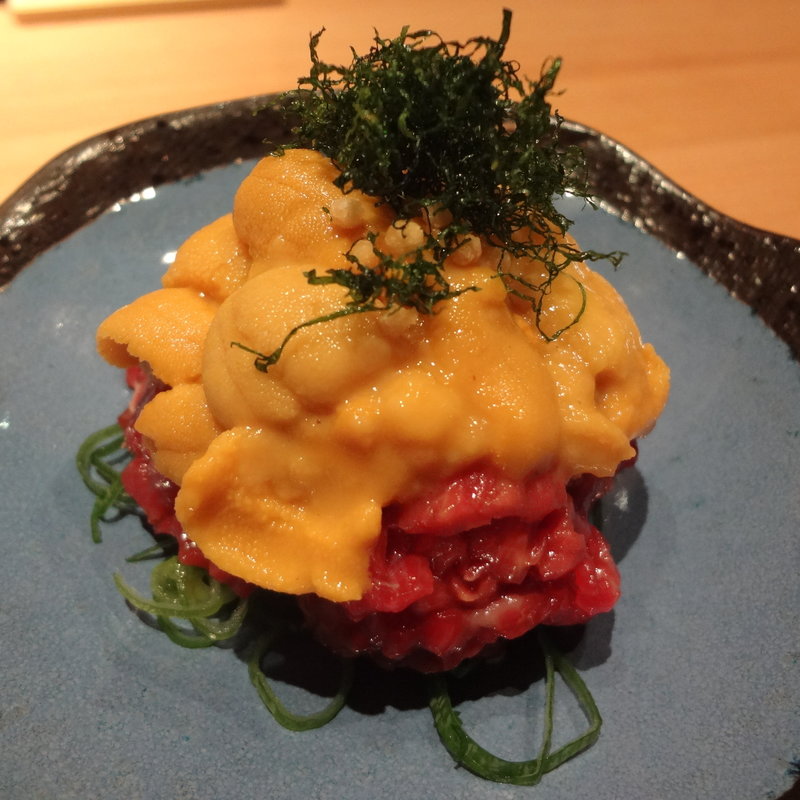 和牛と雲丹のユッケ(金舌 白金)