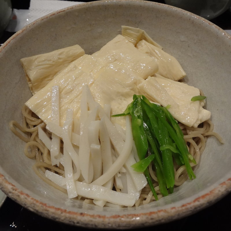 冷たい湯葉そば(識義)