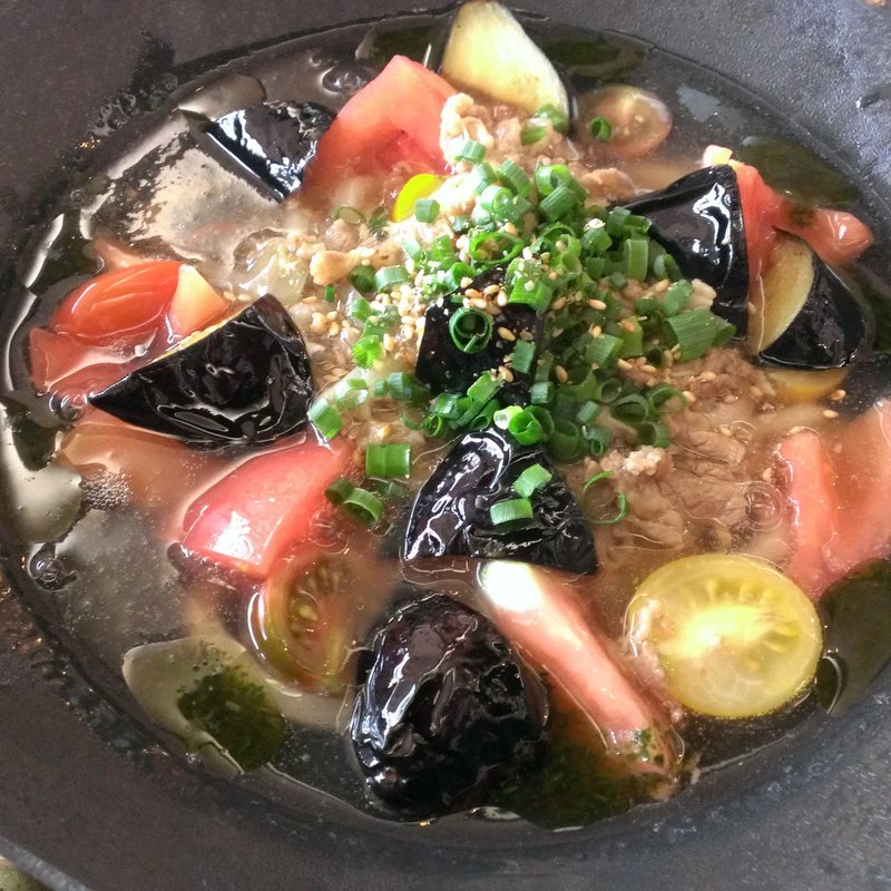 やわらか唐黍牛の白醤油煮とあげなす、トマトのあんかけうどん(カフェ中野屋)