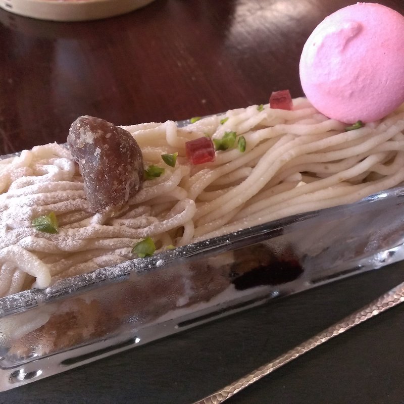 愛媛産和栗とカシスのマルメラータ、ほうじ茶アイスのモンブランパフェ(カフェ中野屋)