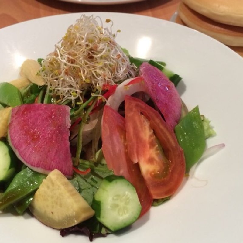 20種類以上の世界の野菜を使った季節のサラダ　パシフィックリム仕立て(Pancake Ristorante (パンケーキリストランテ))