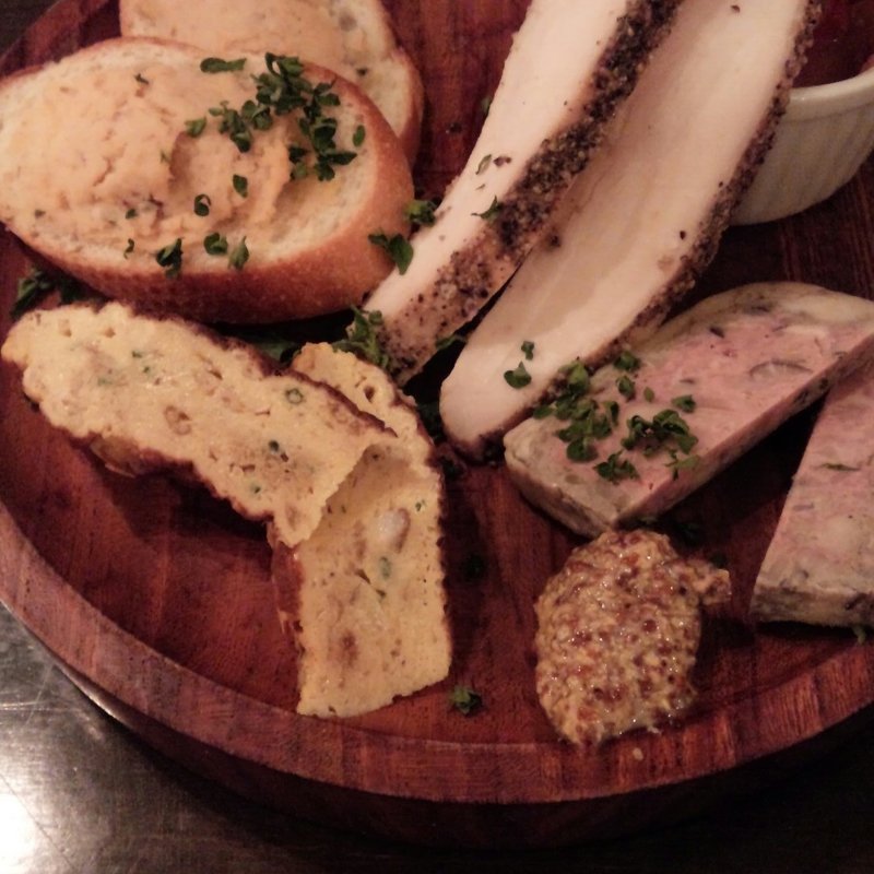 シェフの気まぐれ前菜盛り合わせ(Bistro&Bra es)