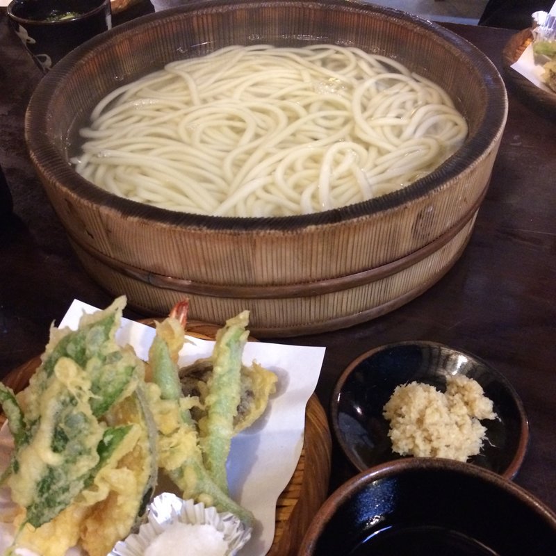 釜あげ家族うどん　天ぷら盛り合わせ(わら家)