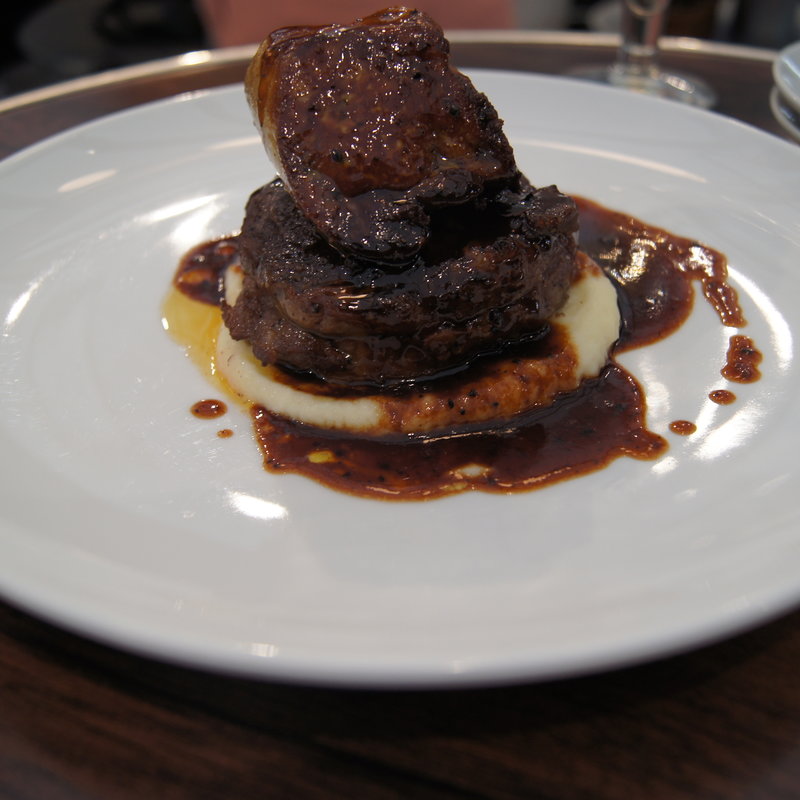 牛ヒレとフォアグラのロッシーニ(俺のフレンチ・イタリアン 松竹芸能 角座広場)