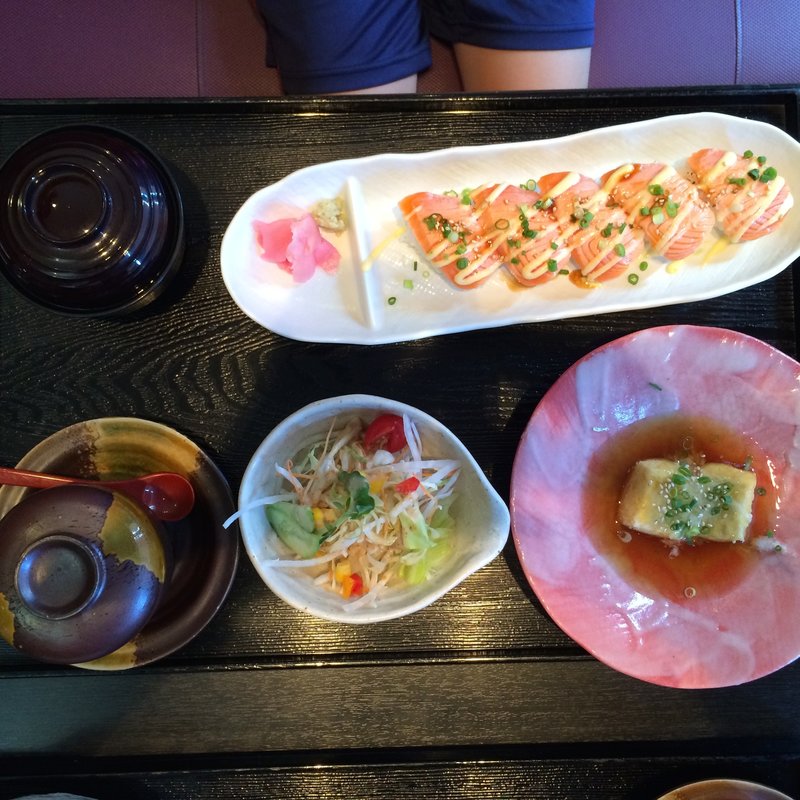 サーモンの彩り寿司セット(なごみダイニング525)