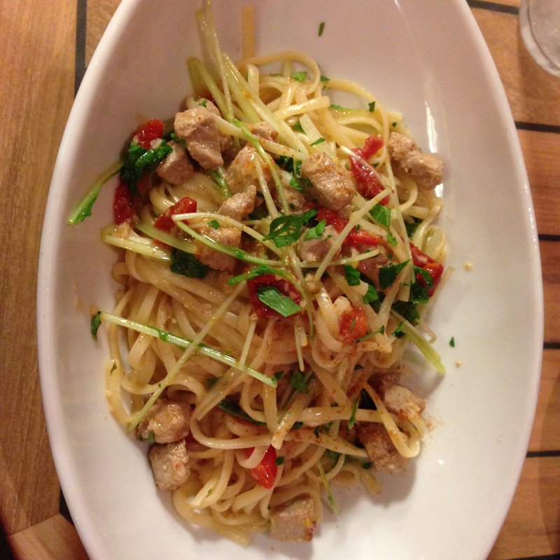 水菜とマグロとセミドライトマトの自家製リングイネ　サルデニア産ボッタルガ風味(ルフラン　三田店)