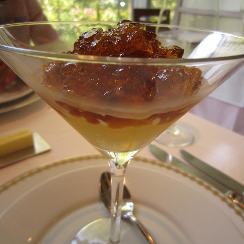 人参のムースとコンソメジュレ、うに添え(ヒロミチ)