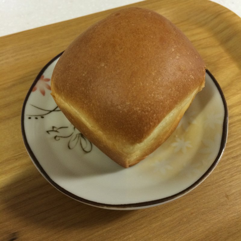 クリームパン(KU~NERUbakery)