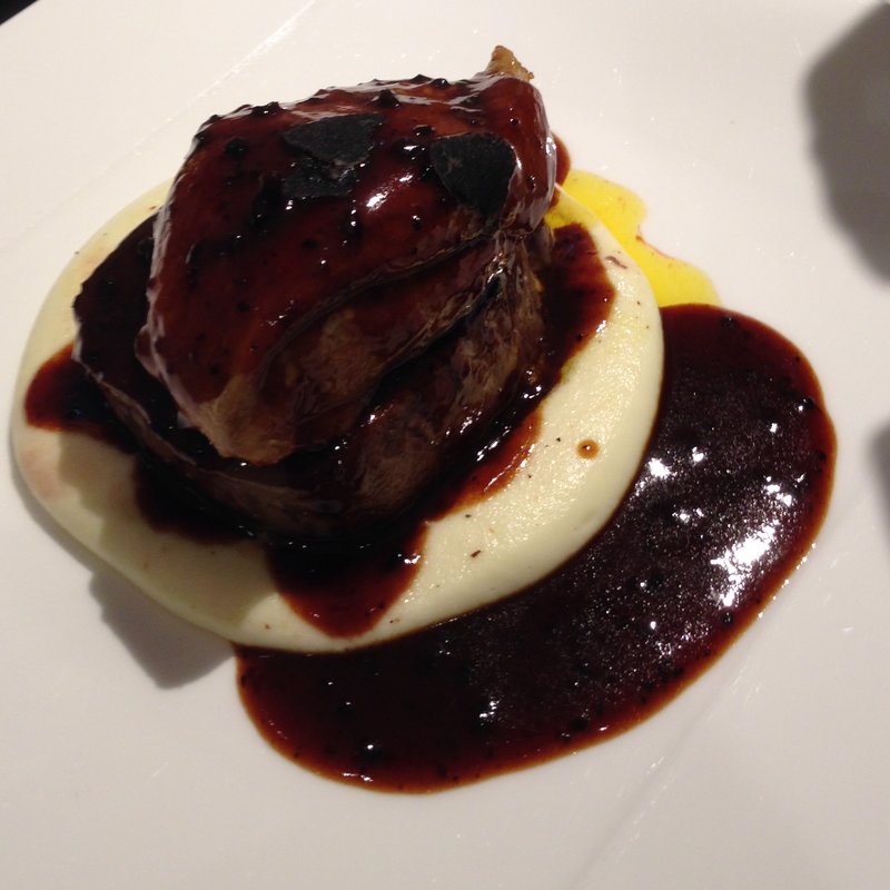 牛フィレとフォワグラのロッシーニ?トリュフソース?(俺のフレンチ・イタリアン AOYAMA )