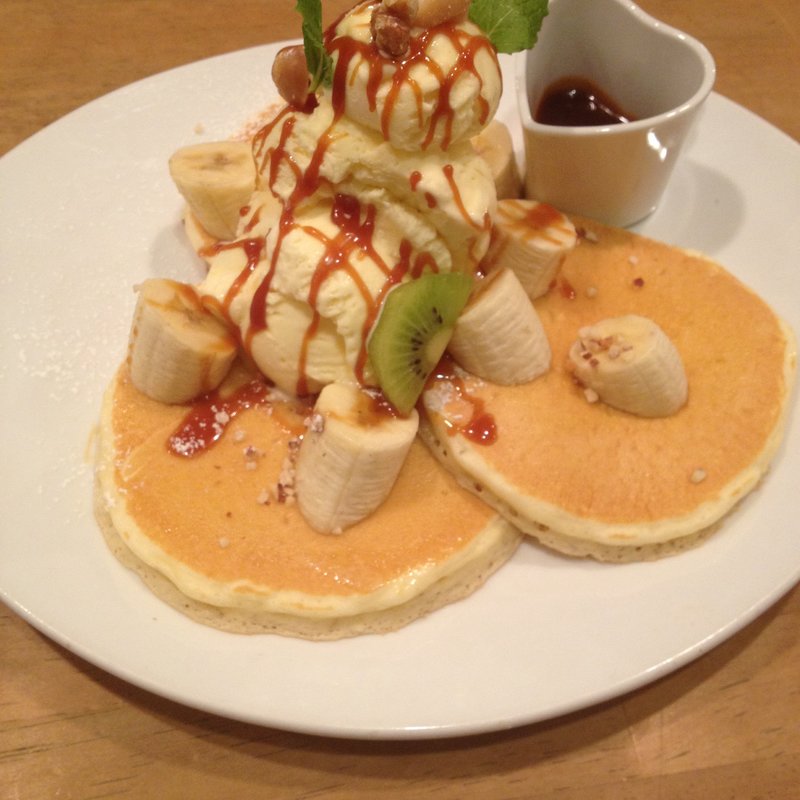 塩キャラメルとナッツのバナナパンケーキ(パンケーキママカフェ VoiVoi （ヴォイヴォイ）)