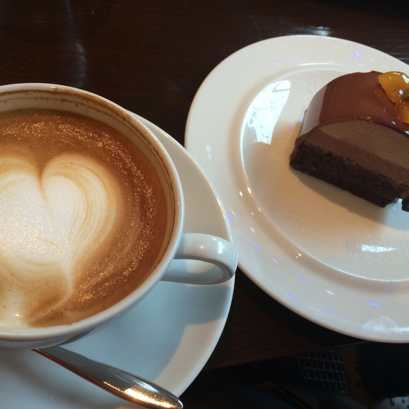 カフェオレとケーキのセット(カフェオハナ 銀座店)