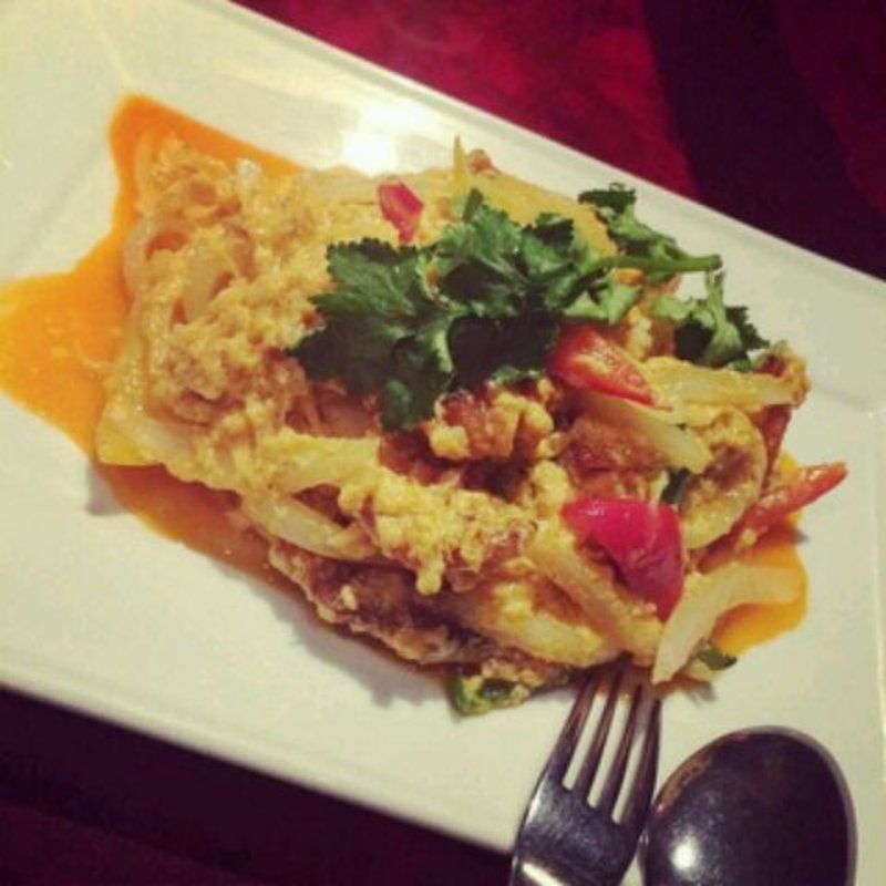 渡り蟹と卵のプーポッパンカリー(エラワン新宿東口店)