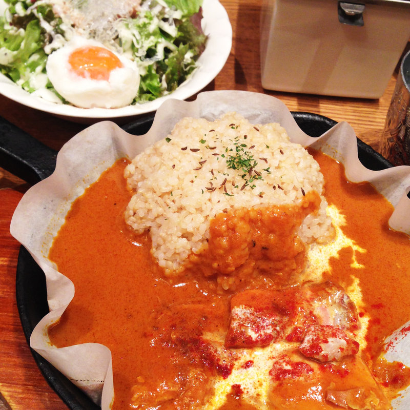 チキンカレーとサラダ(鉄板カレー匠えん)
