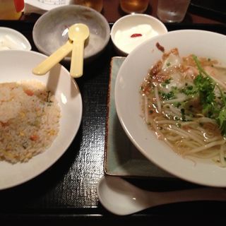 台菜麺ハーフ＆金魚自慢のチャーハン(台菜酒房 金魚)