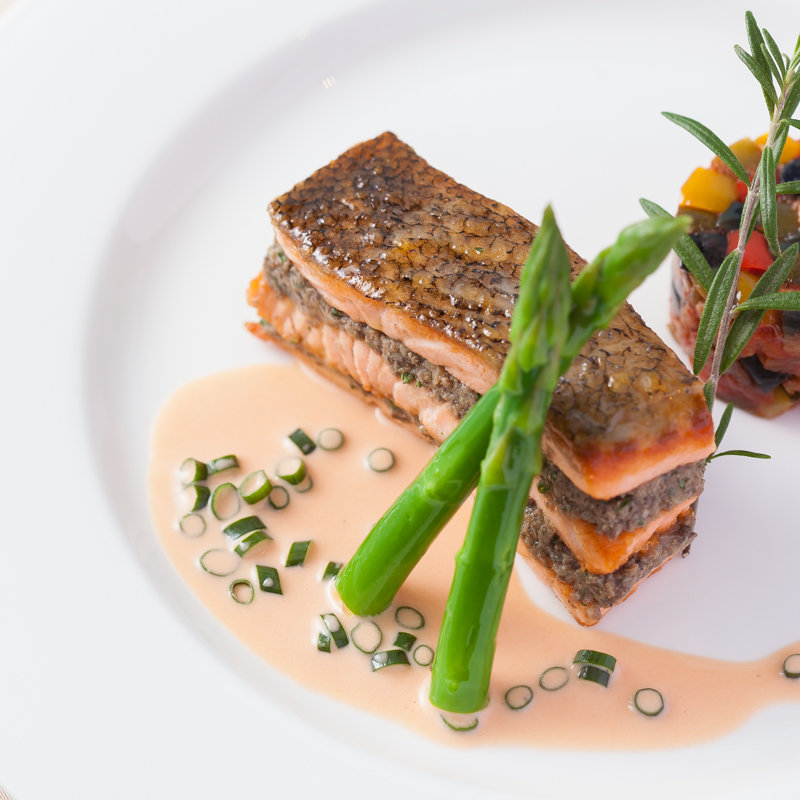 サーモンのムニエル(福岡サンパレスホテル&ホール 展望レストラン ラピュタ)